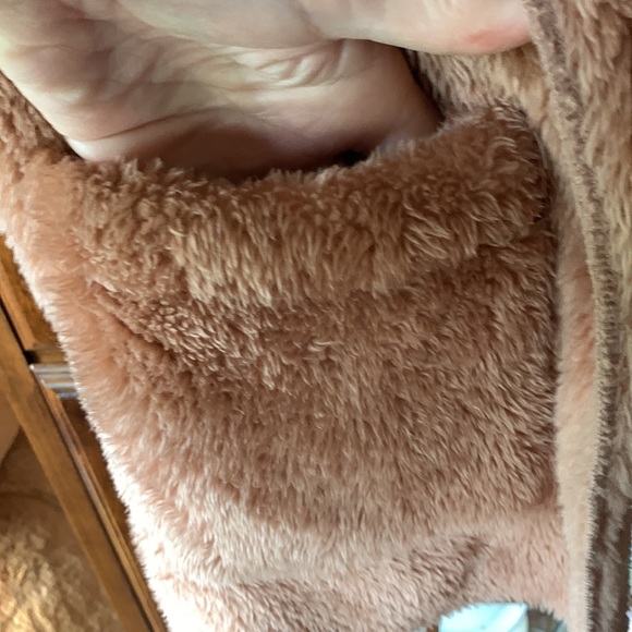 SA. ZENNA OUTFITTERS. NWOT. Hooded open vest with 2 front pockets. Super soft. - Picture 3 of 8